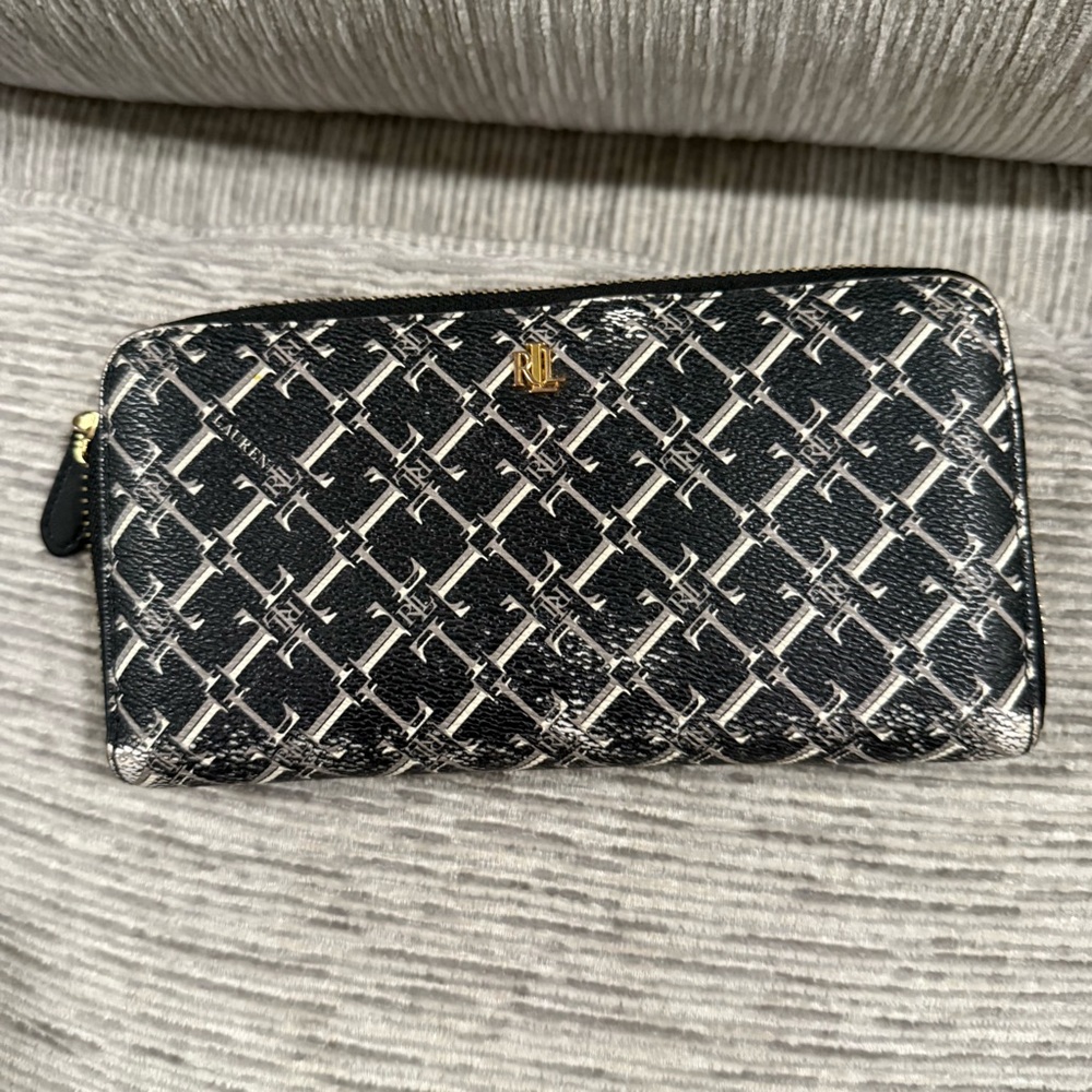Ralph Lauren wallet in excellent condition!